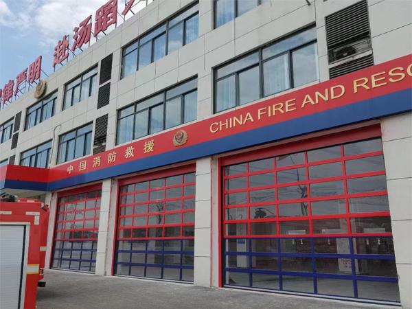 如何選擇適合蘭州工業(yè)提升門的材料和結(jié)構(gòu)